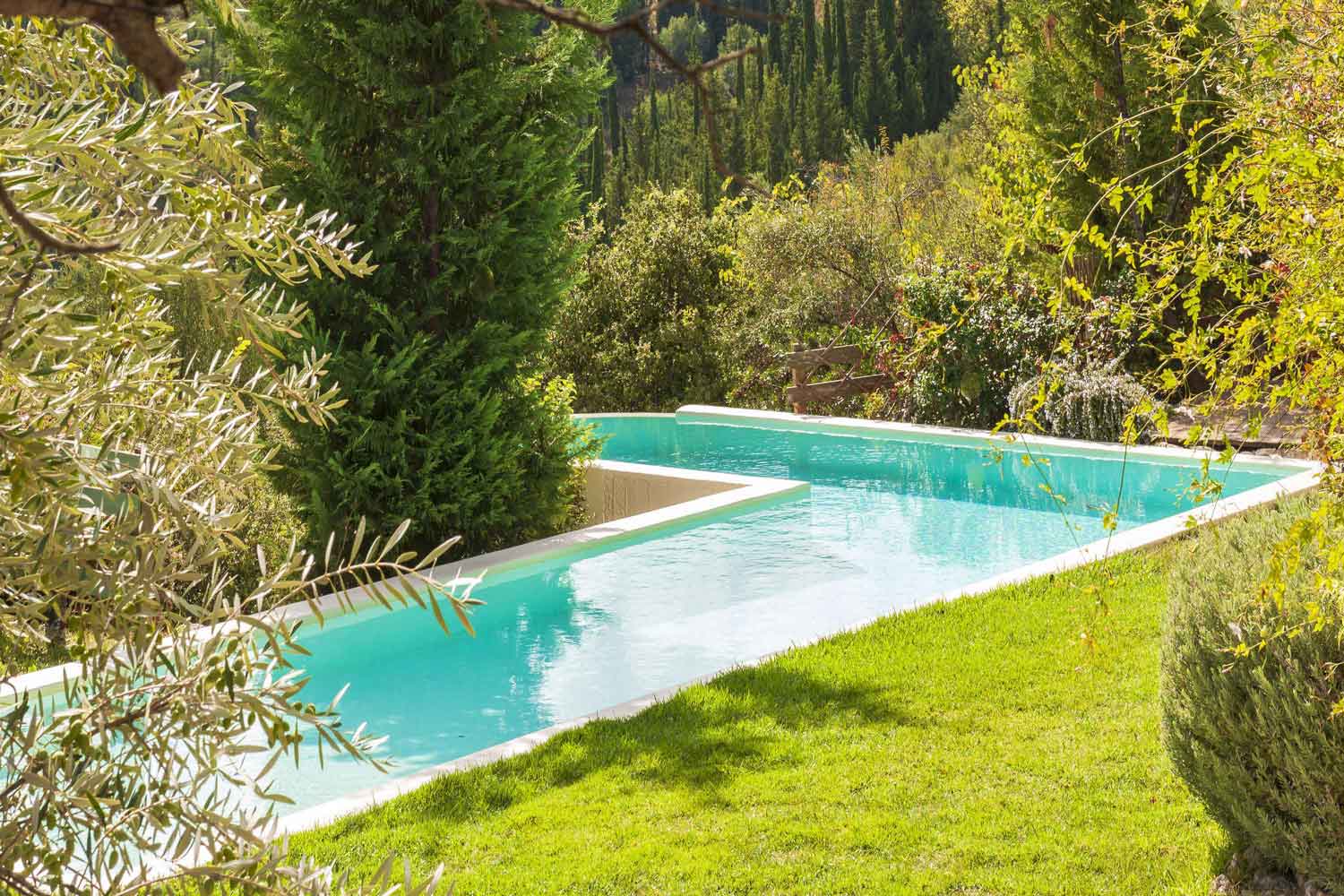private pool villa to rent, beautiful garden landscape